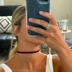 MAROON VELVET CHOKER